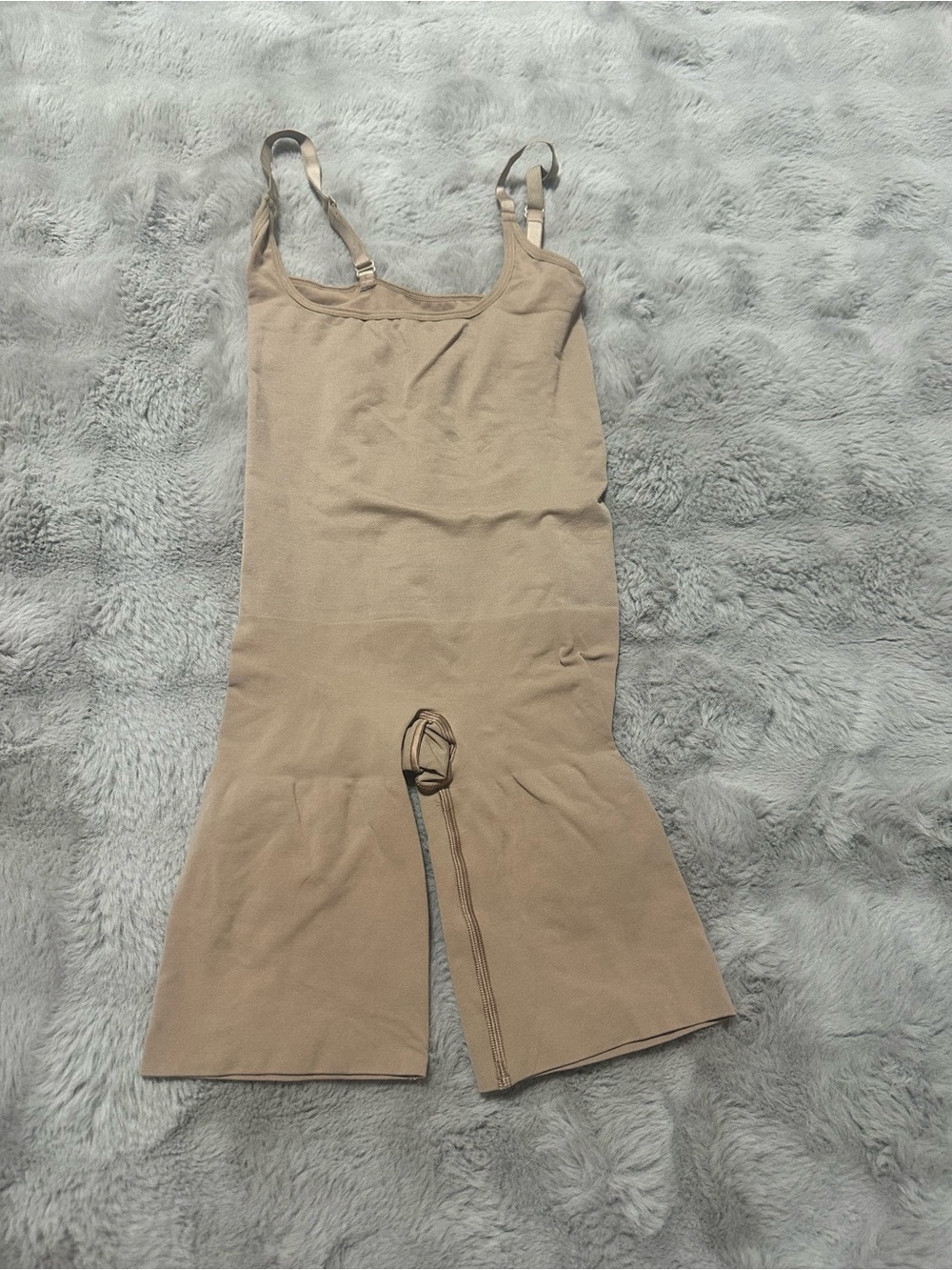 Brand new SKIMS SEAMLESS SCULPT
BUTT LIFTING OPEN BUST BODYSUIT